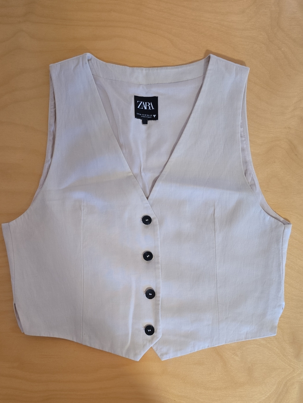 Zara Cream Button-Front Sleeveless Vest with Black Buttons